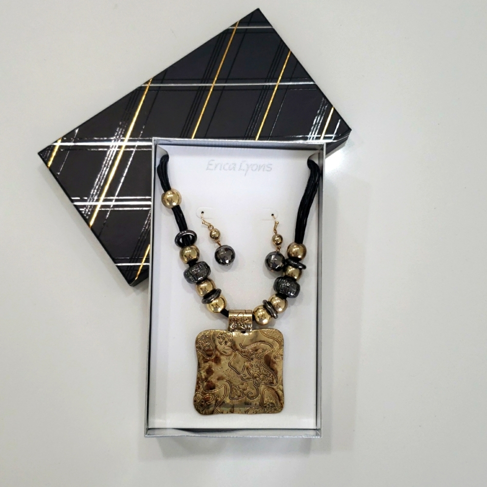 Erica Lyons Necklace and Earring Gift Set